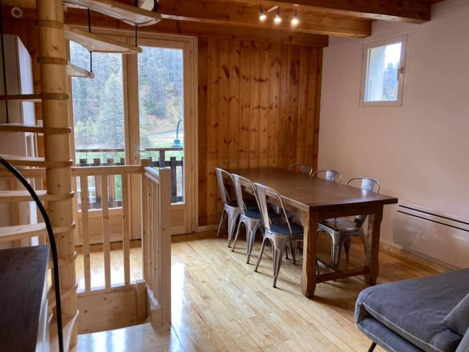 Maglines Apartment Vars  Luaran gambar